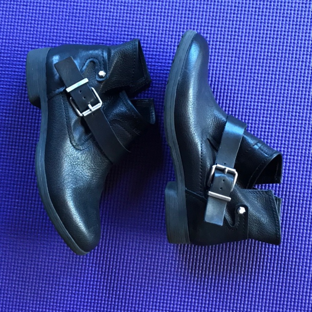 BCBGeneration Cute Booties w/ Silver Details